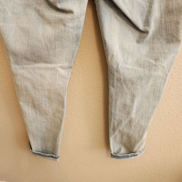 Torrid Distressed Boyfriend Jeans Light Wash Ripped Denim Size 12 Regular - Picture 10 of 12